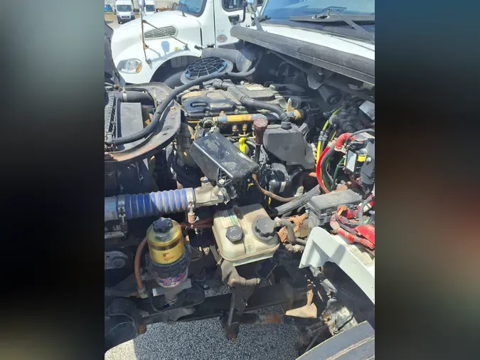 2018 FREIGHTLINER M2 106