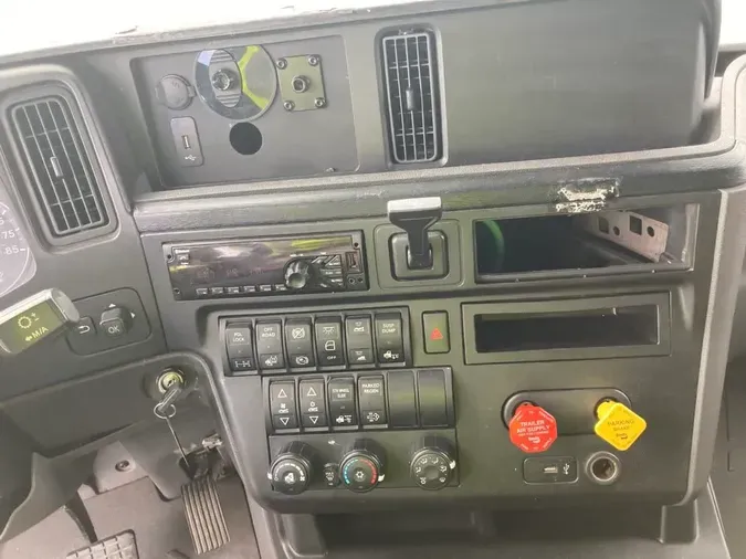 2020 NAVISTAR INTERNATIONAL LT625 SLPR CAB