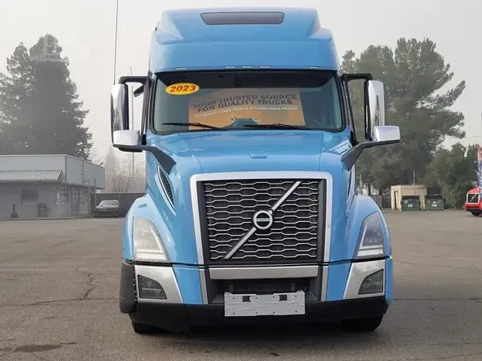 2023 VOLVO VNL64T860