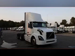 2018 Volvo VNL300
