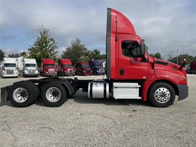 2020 FREIGHTLINER CA126