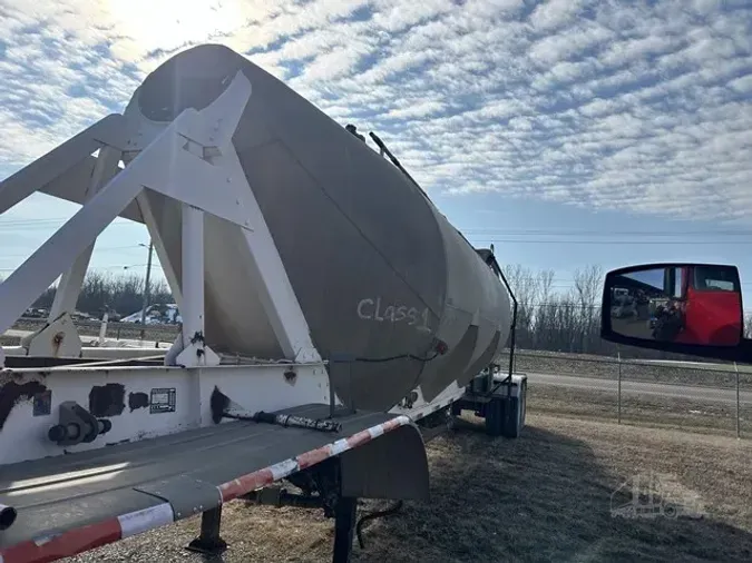 1984 FRUEHAUF 1000 CUBE TANK