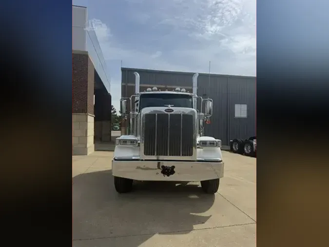 2027 PETERBILT 589