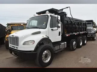 2005 FREIGHTLINER BUSINESS CLASS M2 106