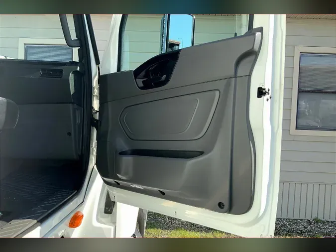 2023 INT LT625 6x4