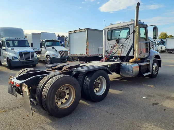 2017 MACK TRUCKS, INC. CXU600