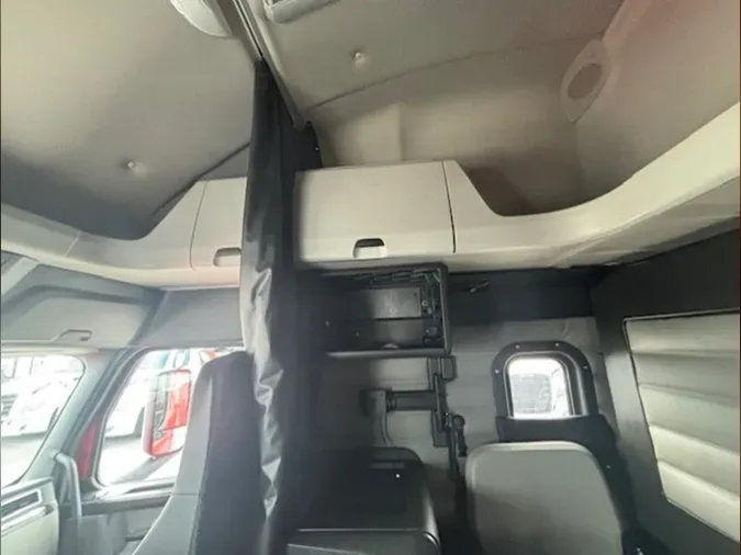 2021 Freightliner Cascadia 126