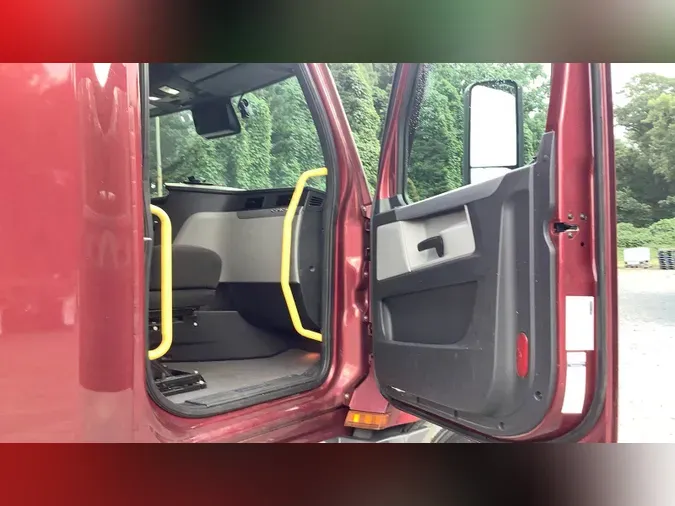 2022 Freightliner Cascadia 126