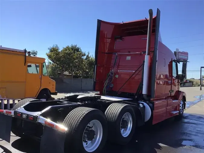 2015 VOLVO VNL630