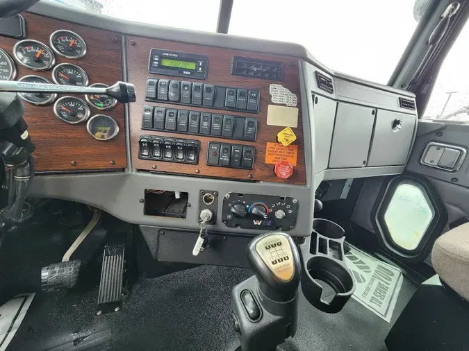 2011 WESTERN STAR 4900