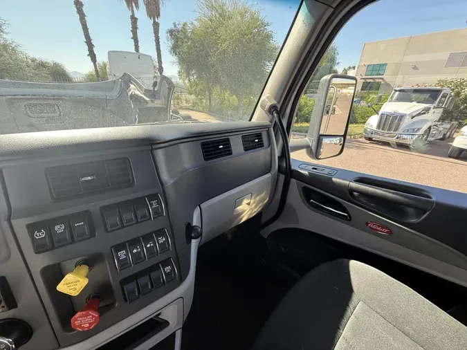 2023 Peterbilt 579