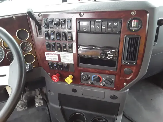 2018 MACK TRUCKS, INC. CHU613