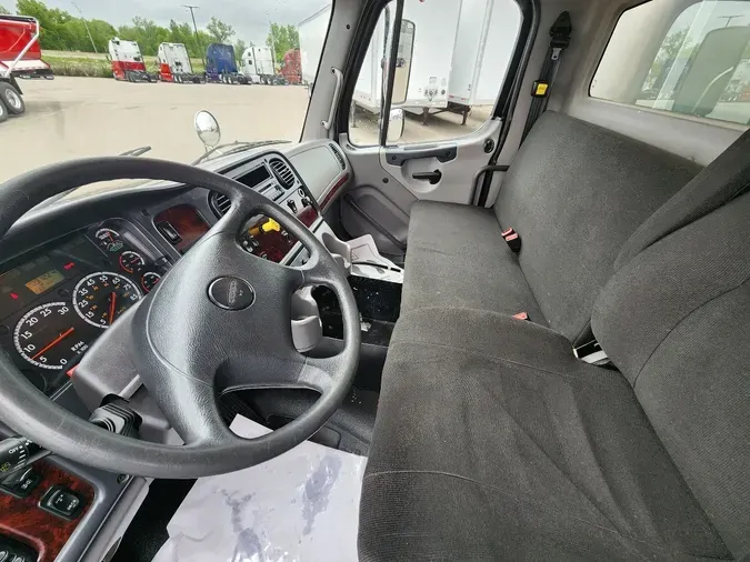 2016 FREIGHTLINER M2106