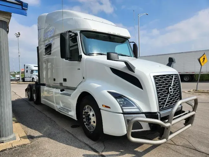 2022 VOLVO VNL64T740