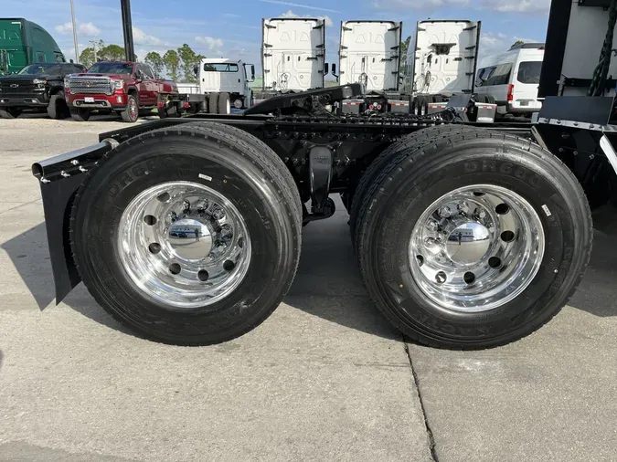 2020 Freightliner Cascadia 126