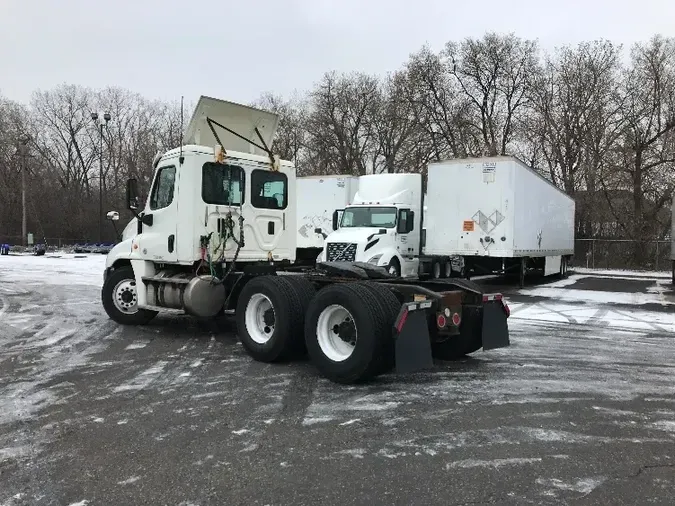 2017 Freightliner X12564ST