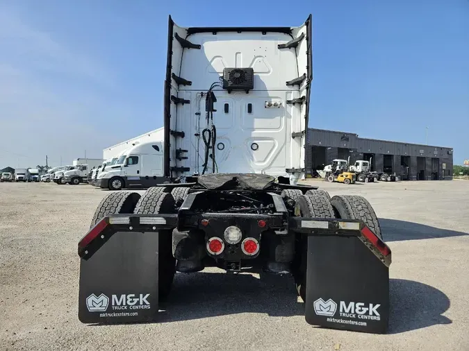 2021 FREIGHTLINER Cascadia 126