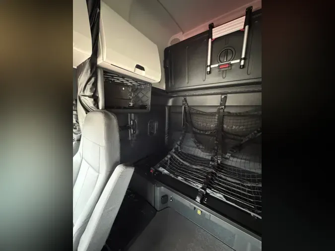 2023 FREIGHTLINER Cascadia 126