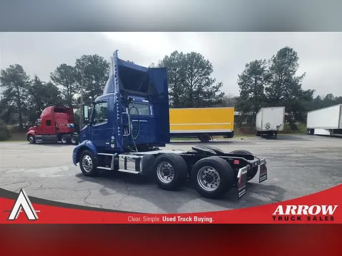 2021 VOLVO VNL64T300