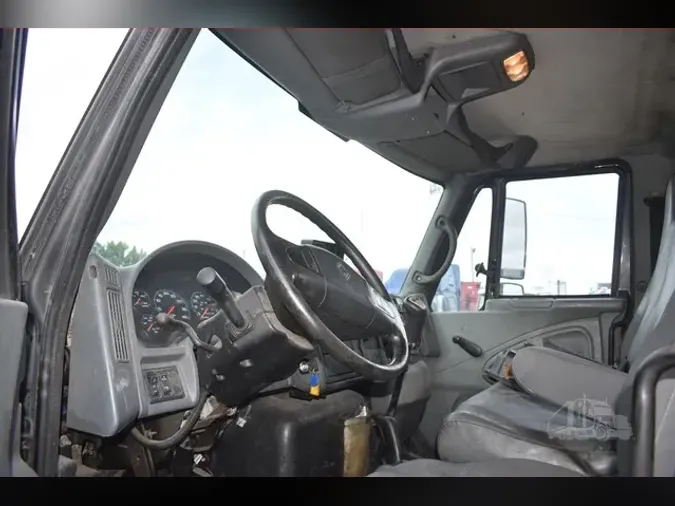 2004 INTERNATIONAL DURASTAR 4300