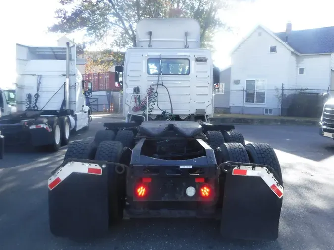 2019 VOLVO VNR64T 300