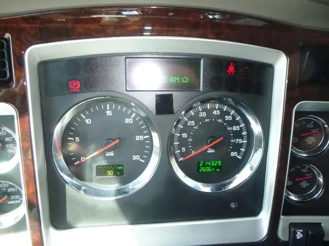 2023 Kenworth W900