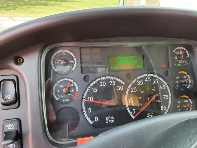 2017 FREIGHTLINER M2 106