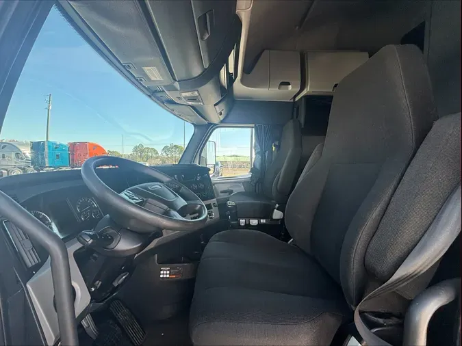 2020 Freightliner Cascadia 126