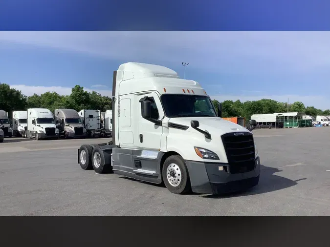 2021 Freightliner Cascadia 1268c60aa028e1eab45dcb3ad4b4dfef3ed