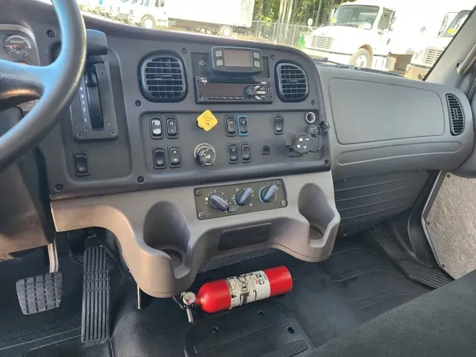 2018 FREIGHTLINER M2 106