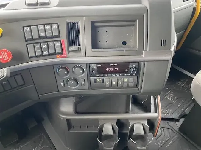 2023 Volvo VNR64T4008c67aaee172d9895dd9eb82549997178