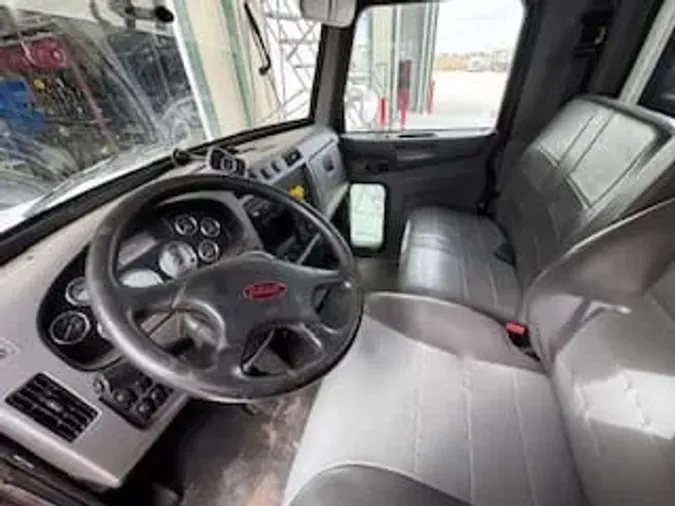 2017 PETERBILT 337