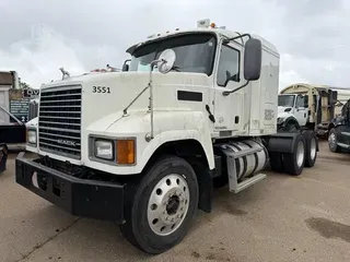 2016 MACK PINNACLE CHU613