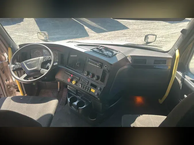 2023 Freightliner Cascadia 1268c6dfedc79cc82bc2c211c314d62f5cd