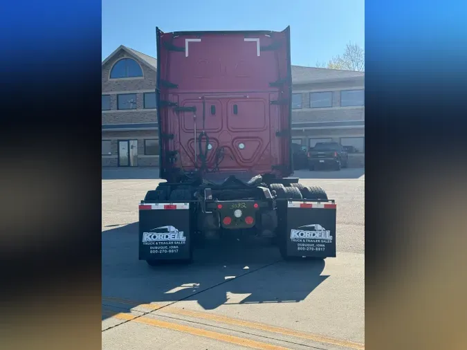 2022 FREIGHTLINER Cascadia 126