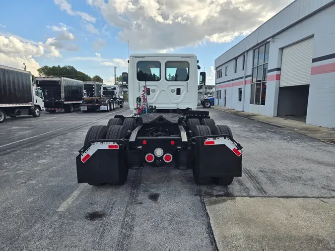 2017 FREIGHTLINER/MERCEDES CASCADIA 125