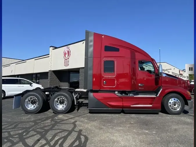 2025 Kenworth T680