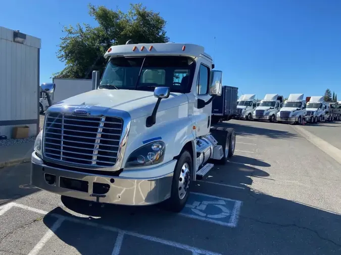 2020 FREIGHTLINER/MERCEDES CASCADIA 1258c7bc25a65316413036e14eeef69e88e