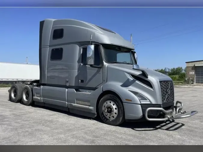 2022 VOLVO VNL64T860