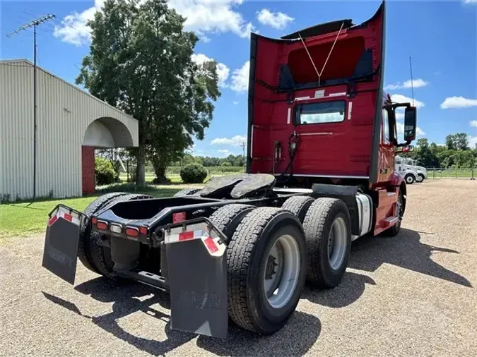 2020 VOLVO VNR64T300