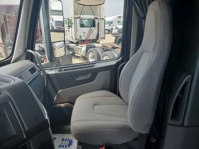 2023 VOLVO VNL64T740