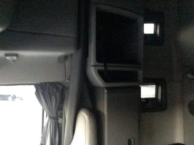 2019 VOLVO VNL760