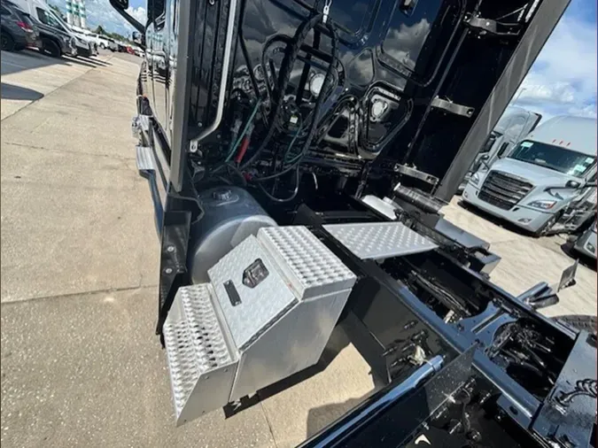 2022 FREIGHTLINER CASCADIA 126