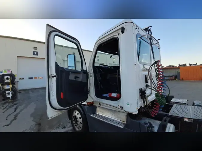 2019 Freightliner Cascadia 126