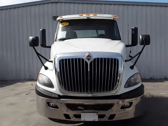 2019 NAVISTAR INTERNATIONAL RH613 DAYCAB S/A