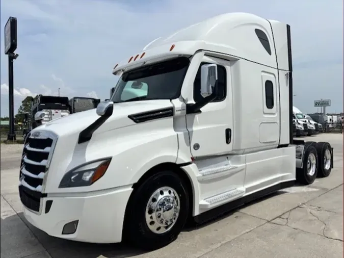 2023 Freightliner Cascadia 126