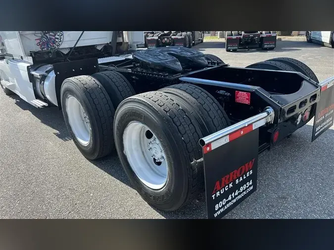 2019 VOLVO VNL640