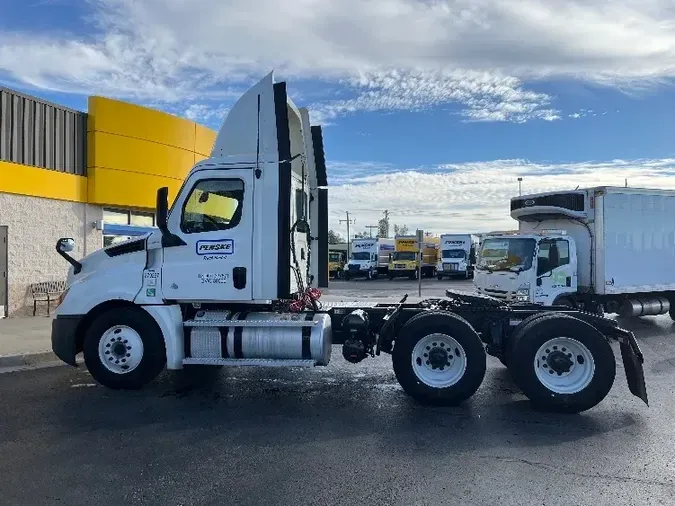 2020 Freightliner T12664ST