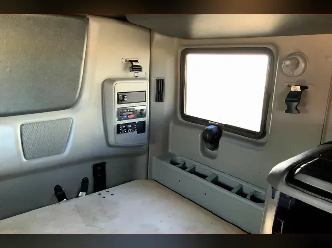 2022 INT LT625 6x4