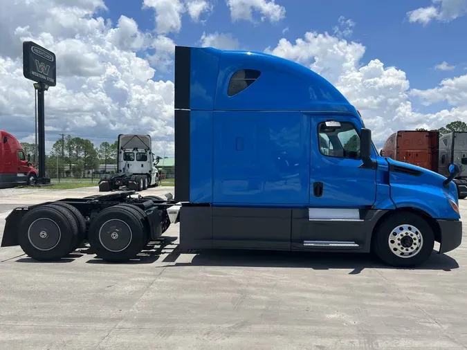 2019 Freightliner Cascadia 126